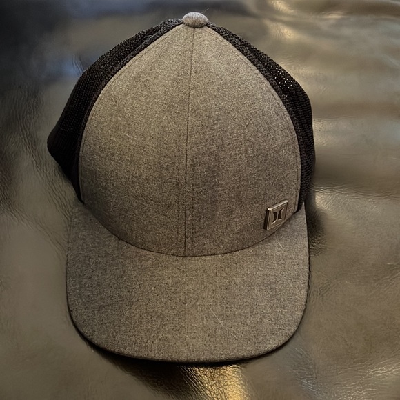 Hurley flex fit hat in small - medium - Picture 3 of 6